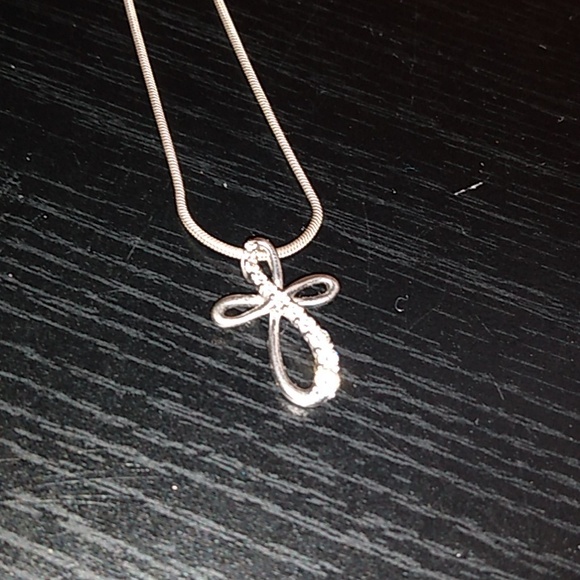 White gold & Leo diamond infinite cross pendant - Picture 2 of 4